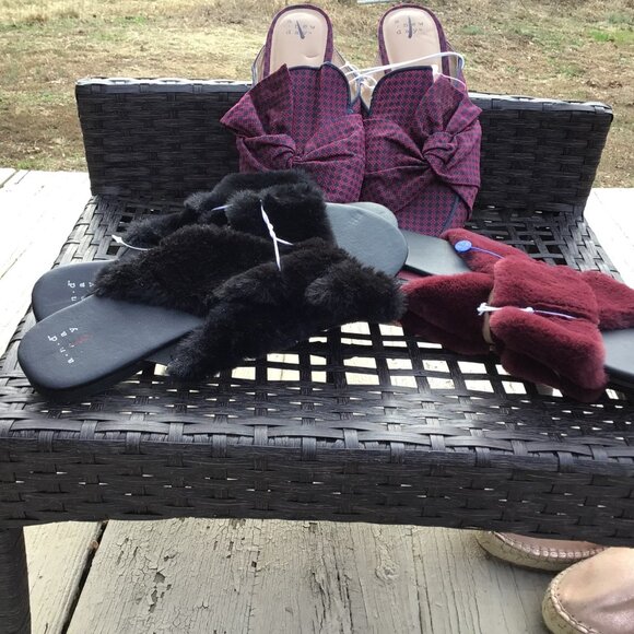 3 Pair Of A NEW DAY Slippers new No Box Size 9.5 - Picture 1 of 2